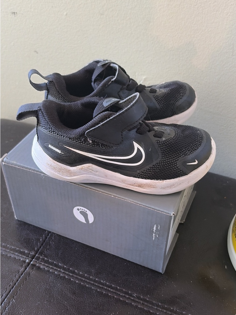 Nike toddler size 7 Black and White Hook-and-Loop Sneakers